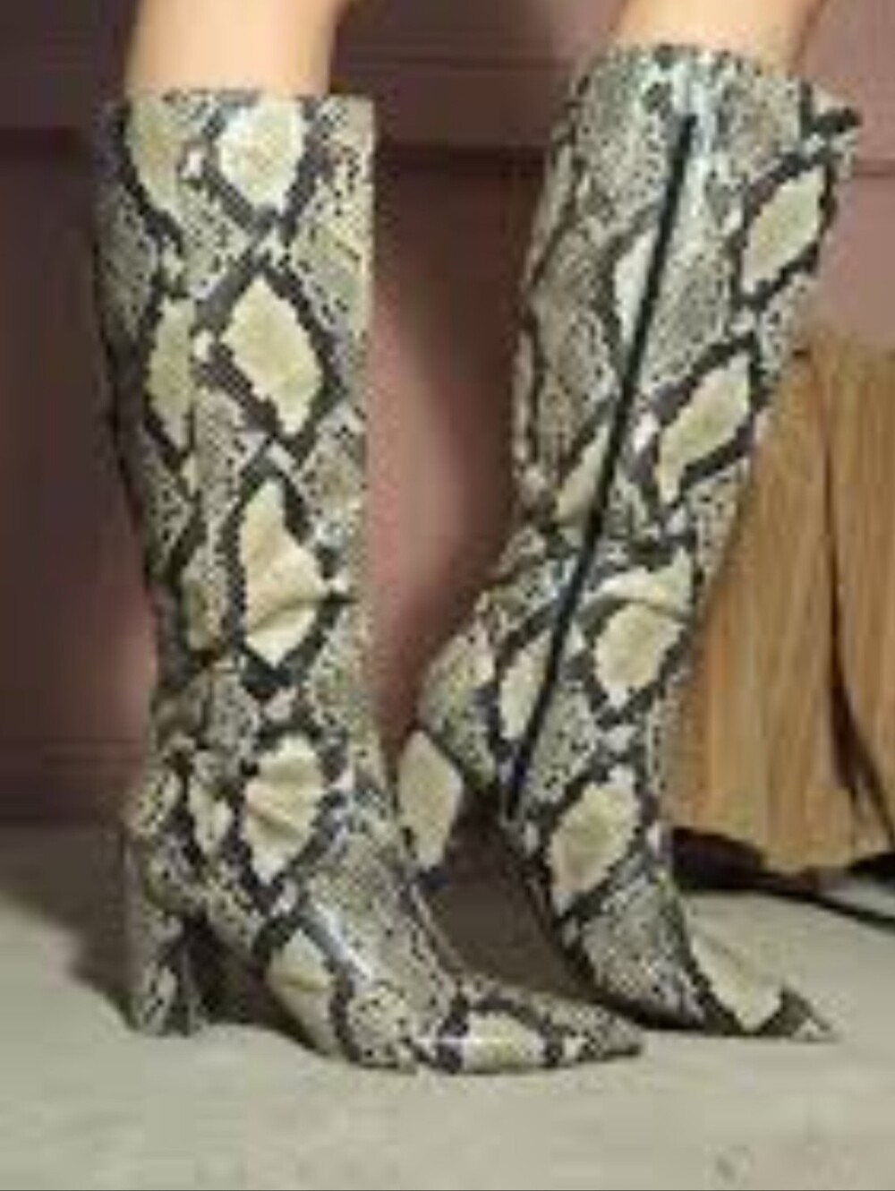 Guess Snakeskin Knee-High Boots Pointes Toe Block Heel Size 8.5